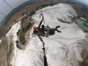 Raju Jeyamohan Instagram - Gliding through the Turkish winds! 🪂 #rajujeyamohan #raju #türkiye #pamukkale #romanruins #saltterrace