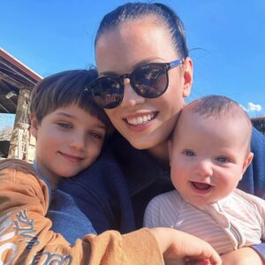 Ralitsa Paskaleva Instagram - Усмивки 😍❤️🧿✨
.
.
.
.
.
.
.
.
. Снимката е обект на авторски права за неправомерното и използване ще се търси наказателна отговорност ⚠️
.
.#ralitsapaskaleva #beautiful #family #beautifulday #sunnyday #love #ralitsapaskalevateam #happyness