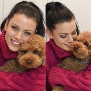 Ralitsa Paskaleva Instagram - Hello 2023😍 
Our beautiful Queen @ralitsapaskaleva with a cute puppy 🐶 
Ohh ,you’re so cuteee💜 
Как може да сте толкова сладкии🥹🥹🥹🥹
.
.
.
.
.
.
.
.
.
#ralitsapaskaleva #puppy #ralitsapaskalevateam #cute #hello2023 #love