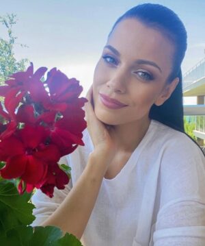 Ralitsa Paskaleva Instagram - 🌺👑
.
.
.
.
.
.
.
.
.
#ralitsapaskaleva #ralitsapaskalevateam #fanslove #fans #beautiful #thebest #team #support #actress #bulgarian #queen