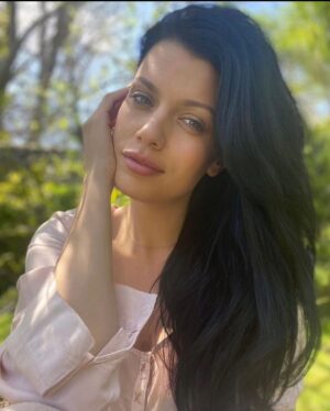 Ralitsa Paskaleva Instagram - Честит празник! 🍀🌷
Честит имен ден на всички празнуващи и честит имен ден на нашата @ralitsapaskaleva ❤️ Бъди здрава, обичана и обичаща! ❤️ 
#WeLoveU
#ralitsapaskaleva
#ralitsapaskalevafans #best #love #team #actress #bulgaria #ralitsapaskalevateam