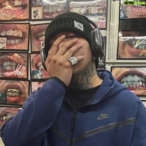 Ralph Instagram - "銭"Ring (silver 925)
💹🤝 @grillzjewelz_is_right 

昔TENDERLOINのDollar Ringが欲しかったんだけど
いざ買えるようになったら「でも俺日本人だしな…」とか
思っちゃったので秋山さんに"銭"で作って頂きました✌️

マイク持つとGUCCIさんのralphロゴが見える🙆‍♂️🉐