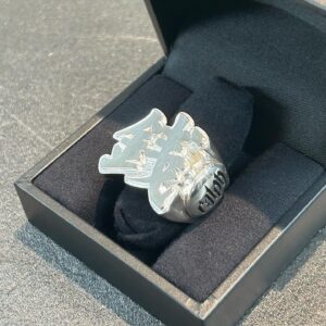 Ralph Instagram - "銭"Ring (silver 925)
💹🤝 @grillzjewelz_is_right 

昔TENDERLOINのDollar Ringが欲しかったんだけど
いざ買えるようになったら「でも俺日本人だしな…」とか
思っちゃったので秋山さんに"銭"で作って頂きました✌️

マイク持つとGUCCIさんのralphロゴが見える🙆‍♂️🉐