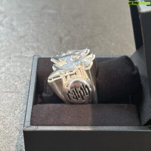 Ralph Instagram - "銭"Ring (silver 925)
💹🤝 @grillzjewelz_is_right 

昔TENDERLOINのDollar Ringが欲しかったんだけど
いざ買えるようになったら「でも俺日本人だしな…」とか
思っちゃったので秋山さんに"銭"で作って頂きました✌️

マイク持つとGUCCIさんのralphロゴが見える🙆‍♂️🉐