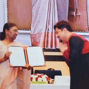 Ram Kamal Mukherjee Instagram - Jai Santoshi Ma. Sab ka kalyan karna. 
Jai Maa Durga. Shubho Shashti 🧿🙏🕉
It was a moment of pride, happiness, and gratitude for me as a filmmaker to receive the prestigious 69th National Film Awards for our Hindi film #EkDuaa at Vigyan Bhawan from our Honourable President of India Smt Droupadi Murmu @presidentofindia and Honourable Minister of Information and Broadcasting Shri Anurag Singh Thakur. This wouldn't have been possible without my soul sister, lead actor, and producer @imeshadeol, who believed in me as a filmmaker from Cakewalk to Ek Duaa 🧿
I am thankful to Almighty God, my parents, my wife Sarbani Mukherjee, my son Rian, my business partner Arita Das from Assorted Motion Pictures and my entire team of #EkDuaa for believing in me and my vision. 🧿 The film is streaming on @officialjiocinema  Do revisit and shower your love. 
I am overwhelmed with the congratulatory messages, calls, flowers, and letters from my friends, relatives, media fraternity, colleagues, social media followers, and well wishers from different parts of this globe. My humble apologies. If I have missed out on reciprocating on individual posts across various social media platforms, please do accept my heartfelt gratitude 💕
Thank you, Anushree Malhotra, for your exclusively designed "Ekka Gaari" tussar kurta and dhakai dhoti that represented Bengal's handloom and fabric. 🙏
PS: Baba, this one is for you. 🙏💕

@mukherjeesarbani @imaritrads @avinashmukherjee_ @rajveerankursingh @shhailendra_kkumar @officialsalman.ali @modhurapalit @bodhabando @shonet_barretto @saikatdas565 @barbiesharma_official @dhrubo @9emotionsmediatainment @rajeevk_rastogi @whiteapplellp @vootselect @amppvtltd #angana #shreyash #sudhir #pamela @sumannandi21 @ektabhattacharjee @imsaayan @anushree_malhotra_designs and special thanks to @bachchan 💕🧿