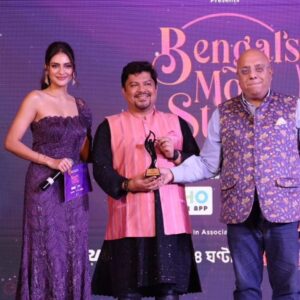 Ram Kamal Mukherjee Instagram - I am extremely happy to receive the Pride of Bengal Award from IWMBuzz first edition of Bengal's Most Stylish Award at Fairfield Marriott. 
My heartfelt thanks to founder and editor Siddhartha Laik and his team IWMBuzz for creating this massive impact in Bengal with their first ever style event! 
I'd like to thank actor Nusrat Jahan and media baron Dr. Anurag Batra for doing the honours on stage and making me feel so special. 🧿🙏❤️

My styling courtesy:
Jacket: Fab India, Mumbai
Jeans: Calvin Klein
Lucknow Chikan kurta: Anita Dongre's
Watch: Kenneth Cole
Footwear: Versace Medusa Biggie Slides
Perfume (not visible) Gucci
Hair: Jawed Habib

@iwmbuzz @siddharthalaik @anuragbatrayo @nusratchirps @rukminimaitra @senguptajisshu @ninichinismamma @srijitmukherji @ankush.official @prosenstar @rituparnaspeaks @subhojitghosh25 @i_sauravdas @sujoyneel @iman_chakraborty @yashdasgupta @totaroychoudhury @moupia @kingblueindro @mukherjeesarbani