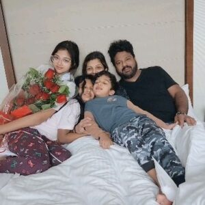 Rambha Instagram - Pure bliss 😊 always a great fan of Anuradha Sriraams ma'am, her voice is Magic ❤️#nostalgic#singers #legend #angels #familytime #anniversary #wedding #love #marriage#kids#solareclipse #solar