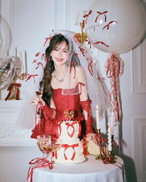 Ramida Jiranorraphat Instagram - Twenty-five🎂
#Janeyeh25bday 

Photographer @nexttip_swk 
Stylist @sawaka.official #saysawakastylist 
Make up @ksd9.makeup 
Hair @phonchayada 
Studio @sawaka.studio