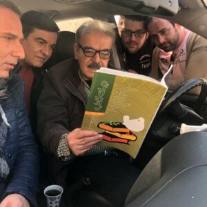 Ramin Nasernasir Instagram - حمید لولایی از آن دست شخصیتهایی است که همیشه آرامش، نشاط و سرخوشی در اطرافش موج میزند.
حمید عزیز، پس از سالها همکاری با تو در پروژه ی همسران دوست داشتنی برایم بسیار لذت بخش بود.
#hamid.lolaee
#همسران دوست داشتنی من