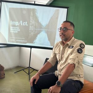 Ramon Y. Tungka Instagram - :
19 tahun bukanlah waktu yang singkat untuk berproses berliku bertumbuh bijak. Seperti ungkapan Uda @ricky_jalanjalan salah satu fotografer senior @natgeoindonesia bahwasanya menjelang kepala 2 adalah usia yang sedang ranum, sedang gesit-gesitnya. 

Membentang alam raya panggung pengembaraan dan pembelajaran. Selamat merayakan hidup dan bertumbuh bijak di era baru penjelajahan: Merayakan Pusparagam Kehidupan. 

Teruslah menjelajah menjemput ilmu pengetahuan dan menyala lebih terang untuk planet ini dan manusianya!

Selamat berulang tahun ke 19, Sobat Bumi & Kawan Jalan! National Geographic Indonesia.