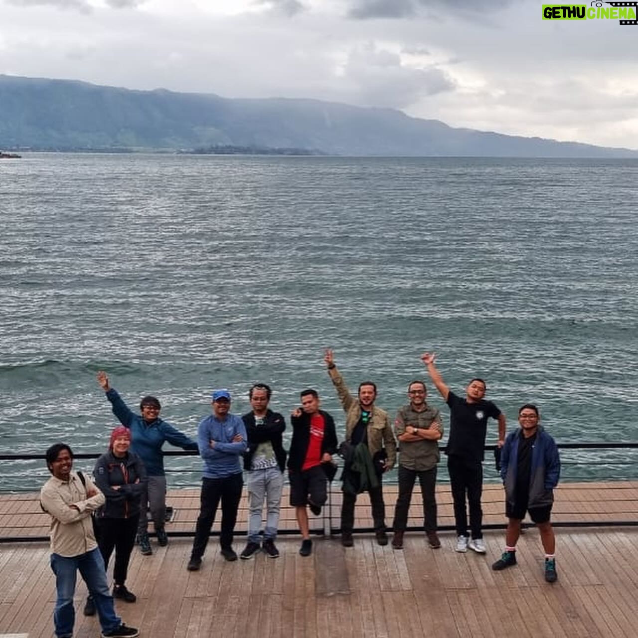 Ramon Y. Tungka - 1.2K Likes - :
19 tahun bukanlah waktu yang singkat untuk berproses berliku bertumbuh bijak. Seperti ungkapan Uda @ricky_jalanjalan salah satu fotografer senior @natgeoindonesia bahwasanya menjelang kepala 2 adalah usia yang sedang ranum, sedang gesit-gesitnya.
Membentang alam raya panggung pengembaraan dan pembelajaran. Selamat merayakan hidup dan bertumbuh bijak di era baru penjelajahan: Merayakan Pusparagam Kehidupan.
Teruslah menjelajah menjemput ilmu pengetahuan dan menyala lebih terang untuk planet ini dan manusianya!
Selamat berulang tahun ke 19, Sobat Bumi & Kawan Jalan! National Geographic Indonesia.