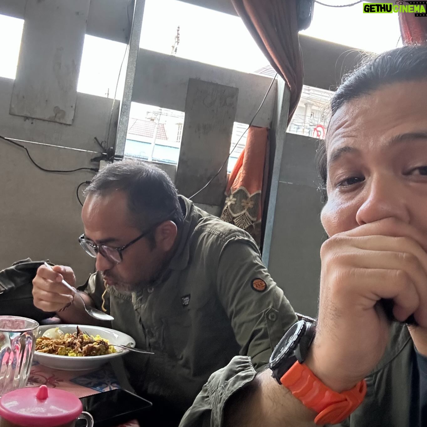 Ramon Y. Tungka - 1.2K Likes - :
19 tahun bukanlah waktu yang singkat untuk berproses berliku bertumbuh bijak. Seperti ungkapan Uda @ricky_jalanjalan salah satu fotografer senior @natgeoindonesia bahwasanya menjelang kepala 2 adalah usia yang sedang ranum, sedang gesit-gesitnya.
Membentang alam raya panggung pengembaraan dan pembelajaran. Selamat merayakan hidup dan bertumbuh bijak di era baru penjelajahan: Merayakan Pusparagam Kehidupan.
Teruslah menjelajah menjemput ilmu pengetahuan dan menyala lebih terang untuk planet ini dan manusianya!
Selamat berulang tahun ke 19, Sobat Bumi & Kawan Jalan! National Geographic Indonesia.