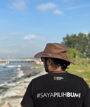 Ramon Y. Tungka Instagram - :
“Be mighty, be humble,
Be mighty humble.” - E.V
—
Kata orang “Life begins at 40”. Sebagian percaya angka tersebut adalah usia yang cukup matang untuk mengemban penjelajahan hidup yang lebih akbar lagi. 

Hei, kau musafir minat khusus! 
Benturan & uban tak mengendurkanmu! Justru mematangkan cakrawalamu. Tetaplah tangguh nan bersahaja, Mon!

Hei, cuk! 
Selamat merayakan kehidupan dengan bertumbuh & berproses secara sederhana, sejahtera, dan secukupnya.⁣ 

Menjadi ayah, suami dan pribadi yang lebih baik & bijak bukanlah hal mudah. Akan tetapi, mojo ku malah semakin bertaji terpacu tuk mewujudkannya.
 
Mugi-mugi Gusti Pangeran tansah paring kasarasan lan ketentreman.⁣
⁣..

Kini, waktunya menatap & memupuk diri menuju Ramon versi 50! Sekharismatik Kevin Costner kah? Ah! Yang jelas tak jauh dari Eddie Vedder lah..!! Of Course..

Mon, yuk mari kita terus bermain & bertualang!⁣
Sluman, slumun, slamet!⁣

Bismillah..
…