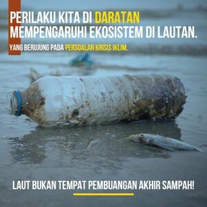 Ramon Y. Tungka Instagram - Indonesia mengkonsumsi MIKROPLASTIK terbanyak di dunia!

Begitu bunyi studi yang dipublikasikan di laman Cornell University, Amerika Serikat pada April lalu. Bagaimana bisa?

Bermula dari berlimpahnya sampah plastik di lautan negeri ini yang terdegradasi menjadi partikel-partikel kecil atau mikroplastik yang lalu dikonsumsi oleh koloni plankton.

Disusul gerombolan ikan yang melahap barisan plankton tadi. Sejurus kemudian sejumlah ikan tersebut tersaji di meja makanmu. Siap untuk kau santap!

Tunggu, bagaimana bisa awalnya sampah plastik sowan ke lautan? Mari sama-sama kita tanyakan pada diri sendiri.

…

Itu baru persoalan mikroplastik, kawan! 

Belum lagi isu lainnya yang menggelindingkan bola salju persoalan krisis iklim yang nyata terjadi di bumi.

Seperti terpampang pada slide terakhir, melelehnya es di kawasan Arktik hasil tangkapan kamera Paul Nicklen. Sebuah imaji pengingat nan menohok!

Pantas rasanya imaji tersebut lantas diabadikan sebagai sampul sebuah kitab protes bertajuk: Gigaton.

#sayapilihbumi