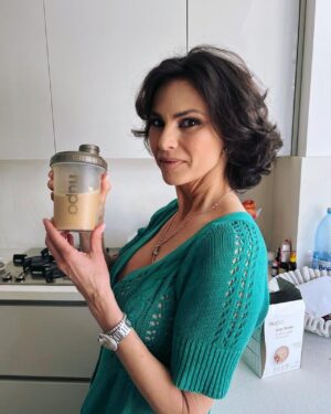 Ramona Bădescu Instagram - Cu @nupo_romania îmi încep săptămâna într-o formă de zile mari. Mă menține în formă și îmi dă tonusul zilnic de care am nevoie. Am dat jos kilogramele în plus cu ajutorul dietei Nupo si sunt foarte incantata de rezultat! #stayfit #stayhealth #nuporomania #ramonabadescuofficial @nupo_romania 
@ideamanpragency