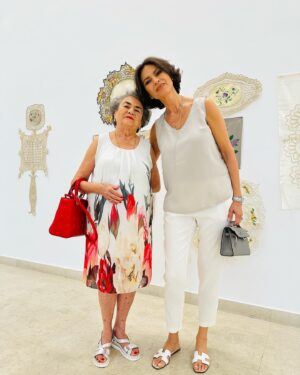Ramona Bădescu Instagram - Cele trei generații de femei Badescu! @dalinabadescu  #artoftheday #artgallery #artofinstagram #family #life #event