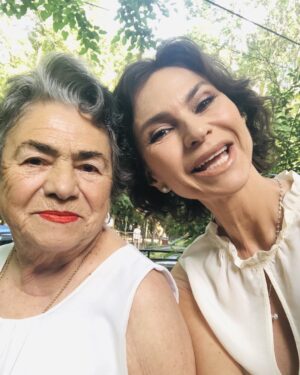 Ramona Bădescu Instagram - Un selfie cu mama mea minunata 🙏❤️💞 #mama #iubire #ramonabadescu #acasa #romania #parenting #familie #frumusete