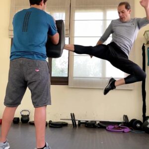 Ramy Imam Instagram - انا بتحدي @jcvd @jackiechan 💪🏻😃😃 I challenge @jcvd @jackiechan 💪🏻😃#stayhome #stayathome #staysafe #staypositive #homeworkout #workoutathome #kickboxing #kick #fitness #fitnessmotivation #challenge #خليك_بالبيت #خليك_في_البيت
