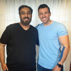 Ramy Radwan Instagram - لولاش قلبي مايوعاش طول عمره اهو عاش عيشة الدراويش
يا بنات فاتنات ما بلاش لا النظرة تاخدني فلحظة طيش
ياما فيكم بيض و قمارة و خفيفة الدم سمارة
زغللتو يا خلق عنيه
ماتحنوا شويه عليا
أنا خايف أوي على قلبي
 يطاوعكوا ما يرجعليش
ووووووييييي
#حسام_حسني 😍🕺