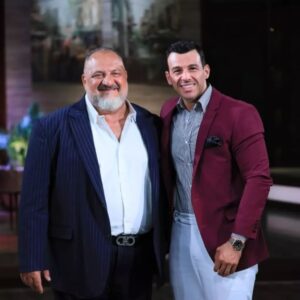 Ramy Radwan Instagram - نجم ومبدددددع حقيقي. مافيش دور بينحته أو يكلفته ولو على حساب صحته. قدرته على إقناعك بأي شخصية يقدمها..عظيمه 👌🏼
انا فااان من زمااان 😀
نورتننننني وشرفتني يا ا.خالد يا غالي 😍❤
@khaledelsawyofegypt

Special thx to the talented @moamenawadofficial for the blazer & pants👌🏼🤩