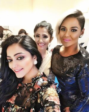 Ramya NSK Instagram - 🎤 it's Showtime 👩‍🎤...
@anuradhasriramofficial @jananiiyer
.
.
.
#RamyaNSK #photooftheday #travelgram #chennaifashion #kollywood #tamil #tollywood #bigboss #friends #singer #japan #Chennai #pose #blogger