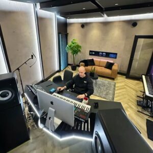 Ran-D Instagram - 𝗧𝗛𝗜𝗦 𝗜𝗦 𝗠𝗬 𝗡𝗘𝗪 𝗗𝗥𝗘𝗔𝗠 𝗦𝗧𝗨𝗗𝗜𝗢! 🔥 I'm so happy with how it turned out. Can't wait to make a lot of new bangers here for you guys! ❤️‍🔥