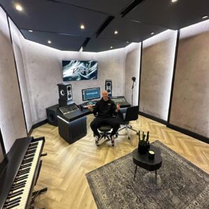Ran-D Instagram - 𝗧𝗛𝗜𝗦 𝗜𝗦 𝗠𝗬 𝗡𝗘𝗪 𝗗𝗥𝗘𝗔𝗠 𝗦𝗧𝗨𝗗𝗜𝗢! 🔥 I'm so happy with how it turned out. Can't wait to make a lot of new bangers here for you guys! ❤️‍🔥