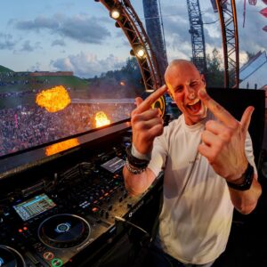 Ran-D Instagram - LEGENDARY DAYS WITH HARD DRIVER IS COMING YOUR WAY THIS THURSDAY! 🤯 HOW MUCH DO YOU WANT IT?! 🔥🔥🔥🔥🔥
