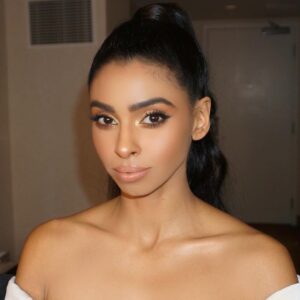 Rana Roy Instagram - Getting ready for the @queenamerica premiere last night and I’m obsessed with the skills of @elojelloseropian (M/U) and @ryanrichman (Hair) -They worked their magic 💫