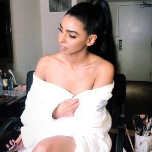 Rana Roy Instagram - Getting ready for the @queenamerica premiere last night and I’m obsessed with the skills of @elojelloseropian (M/U) and @ryanrichman (Hair) -They worked their magic 💫