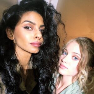 Rana Roy Instagram - We wrapped filming for Queen America on Friday and I leave Atlanta tomorrow having inherited this incredible family! I adore these women 🤗 What a whirlwind! I’ve learnt so much on this job and I can’t wait to see the outcome on @facebookwatch #QueenAmerica