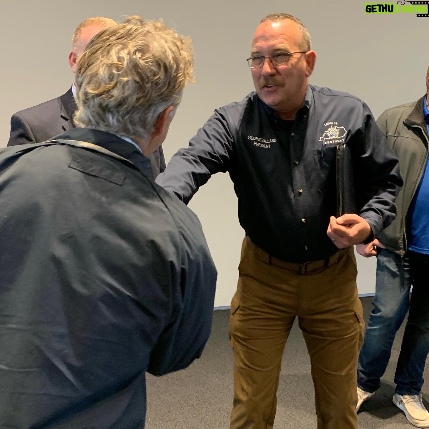 Rand Paul - 2.4K Likes - This morning I was honored to address the Kentucky Fraternal Order of Police in Owensboro. The people who make up the FOP are true heroes that keep our communities safe.