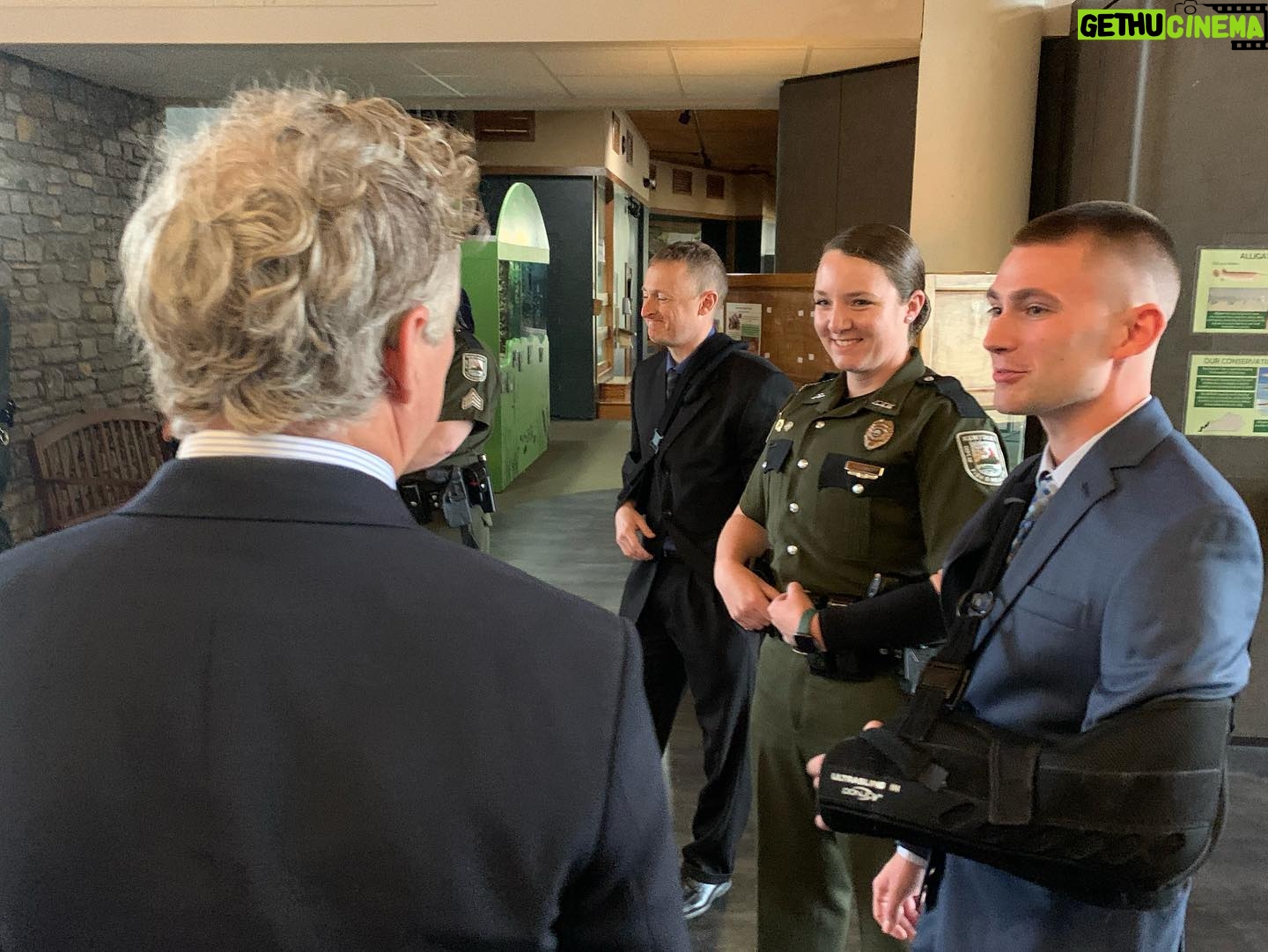 Rand Paul - 3.6K Likes - This morning, I presented two officers with a Congressional record for their valiant efforts when the @ky_state_police trooper was shot 3X in the back and a @kyfishwildlife officer came to his rescue.
These brave LEOs and so many others deserve our recognition and praise!