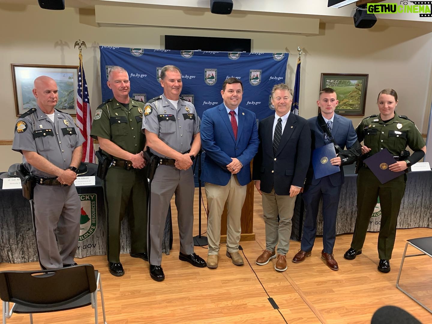 Rand Paul - 3.6K Likes - This morning, I presented two officers with a Congressional record for their valiant efforts when the @ky_state_police trooper was shot 3X in the back and a @kyfishwildlife officer came to his rescue.
These brave LEOs and so many others deserve our recognition and praise!