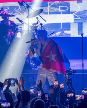 Randy Malcom Instagram - ¡Zürich qué noche tan especial! Me llevo #Demasiado cariño después de esta presentación 🎤 😎 🔥🫀🇨🇭

📸: @iamcumbapr 

#GenteDeZona #GDZ #RandyMalcom #ElCubano #ElCubanoEnZürich