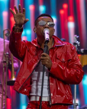 Randy Malcom Instagram - Milano, bajo la lluvia te gocé mucho mejor 🌧️ 😎 🇮🇹 
✈️ Next Stop Zürich! 

📸: @iamcumbapr 

#GenteDeZona #ElCubano #ElCubanoEnMilano #DemasiadoEuropeTour