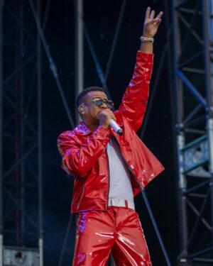 Randy Malcom Instagram - Milano, bajo la lluvia te gocé mucho mejor 🌧️ 😎 🇮🇹 
✈️ Next Stop Zürich! 

📸: @iamcumbapr 

#GenteDeZona #ElCubano #ElCubanoEnMilano #DemasiadoEuropeTour
