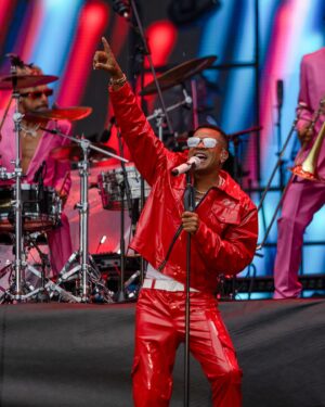 Randy Malcom Instagram - Milano, bajo la lluvia te gocé mucho mejor 🌧️ 😎 🇮🇹 
✈️ Next Stop Zürich! 

📸: @iamcumbapr 

#GenteDeZona #ElCubano #ElCubanoEnMilano #DemasiadoEuropeTour