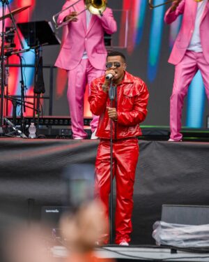 Randy Malcom Instagram - Milano, bajo la lluvia te gocé mucho mejor 🌧️ 😎 🇮🇹 
✈️ Next Stop Zürich! 

📸: @iamcumbapr 

#GenteDeZona #ElCubano #ElCubanoEnMilano #DemasiadoEuropeTour