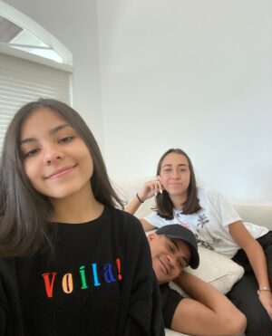 Randy Malcom Instagram - Siempre estaré aquí para caminar juntos de la mano.

De seguro no es la tarea más fácil, pero ser papá es la tarea que elijo cada vez que me levanto y la que más me llena de felicidad hacer. 

Gracias por elegirme y por enseñarme cada día a ser un mejor papá, los amo con locura 🫶

#FathersDay #ElCubano #RandyMalcom
