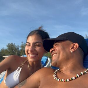 Randy Malcom Instagram - Siempre estaré aquí para caminar juntos de la mano.

De seguro no es la tarea más fácil, pero ser papá es la tarea que elijo cada vez que me levanto y la que más me llena de felicidad hacer. 

Gracias por elegirme y por enseñarme cada día a ser un mejor papá, los amo con locura 🫶

#FathersDay #ElCubano #RandyMalcom