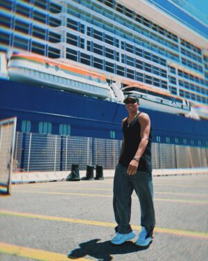 Randy Malcom Instagram - Nos fuimos #PorAhi de crucero 🛳️ porque la vida en el mar es más sabrosa 🌊. Roma, regreso en breve 🇮🇹 

#ElCubanoEnItalia #Rikixx #RandyMalcom #CrocieraItaliana