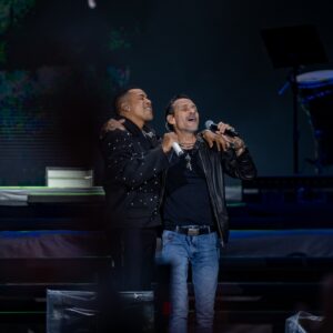 Randy Malcom Instagram - Milano sei stato pazzesco!!!!! 🇮🇹 😎🫀🔥🇮🇹 

No podría pedir más. #Demasiado lo que disfruté formando #LaGozadera junto a @marcanthony 🔥 

📸: @iamcumbapr 

#RandyMalcom #GDZ #DemasiadoEuropeTour #ElCubanoEnMilano