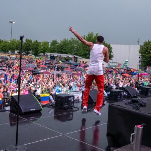 Randy Malcom Instagram - Milano sei stato pazzesco!!!!! 🇮🇹 😎🫀🔥🇮🇹 

No podría pedir más. #Demasiado lo que disfruté formando #LaGozadera junto a @marcanthony 🔥 

📸: @iamcumbapr 

#RandyMalcom #GDZ #DemasiadoEuropeTour #ElCubanoEnMilano