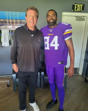 Randy Moss Instagram - My last 2 weeks have been OFF DA CHAIN!!@waltdisneyworld wit my family and had a BLAST!Hooked up with a few 🐐 S @jerryrice @dan13marino sweet feet @emmittsmith22 I didn't get my pic.USFL Championship wit my fam @goodfellasbarbershopclt. The concert was the icing on the cake.Body is ROTTEN rt now but I'm truly BLESSED from above!!🙏🏾🙏🏾🙏🏾❤️❤️❤️❤️