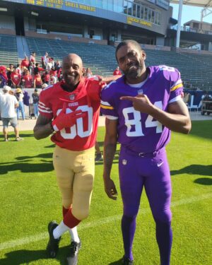 Randy Moss Instagram - My last 2 weeks have been OFF DA CHAIN!!@waltdisneyworld wit my family and had a BLAST!Hooked up with a few 🐐 S @jerryrice @dan13marino sweet feet @emmittsmith22 I didn't get my pic.USFL Championship wit my fam @goodfellasbarbershopclt. The concert was the icing on the cake.Body is ROTTEN rt now but I'm truly BLESSED from above!!🙏🏾🙏🏾🙏🏾❤️❤️❤️❤️