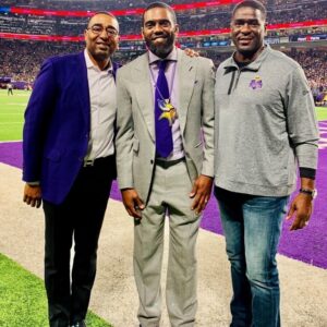 Randy Moss Instagram - @criscarter1965 Jake Reed and myself catching up on ol times!!A few Purple People EATERS I ran into!!#legends#skol