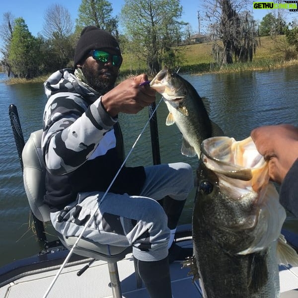 Randy Moss - 29.2K Likes - @lipripper863 if u think u got him beat then why not challenge him!!yaw holla at my boy!!Taking all bets......STRAIGHT CASH HOMIES