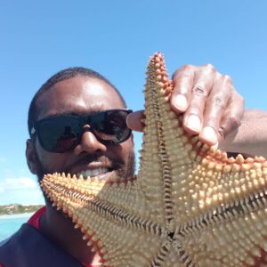 Randy Moss Instagram - Lady and gentlemen I would like u all 2 meet my friend PATRICK!!@mrslyd84 u didnt wanna hold this 1 huh?!?!#blessed🥰🥰🥰🥰🥰🥰