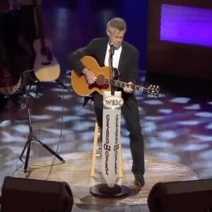 Randy Travis Instagram - Randy Travis performs “Amazing Grace” in loving memory of @TheGeorgeJones at the @Opry. #RandyTravis #CountryMusic #GrandOleOpry #GeorgeJones